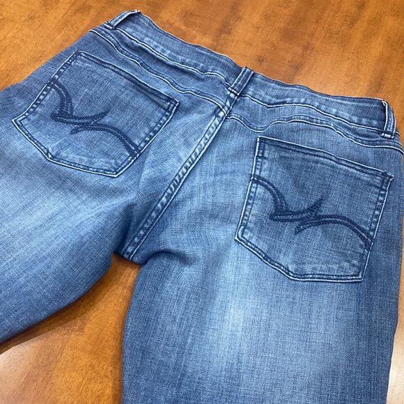 Wrangler Bootcut Jeans - Picture 4 of 7